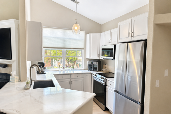Kitchen - Fully Furnished 1BR + Den in Downtown Niwot Ideal for Visiting Faculty or Professionals