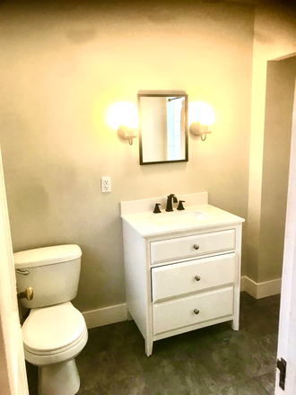 Bathroom - One Room to Rent - Large Shared House Right Next to Campus!