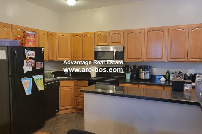 Kitchen - NO FEE!!! RIGHT BY CAMPUS - BABCOCK T-STOP - RENOVATED 4-bed | Open-Concept Kitchen/Living! MUST SEE