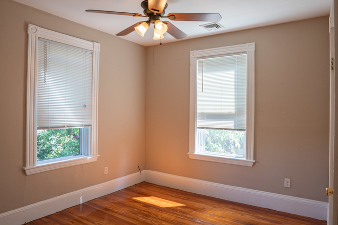 Call NOW for showings! 617-236-8600 - PARKER HILL TERR - TOP FLR 7BR UNIT FOR *9/1/2026* W/ 2 BATH, LNDRY IN BLDNG, RNTL PRKNG, DECK, YARD Apartments