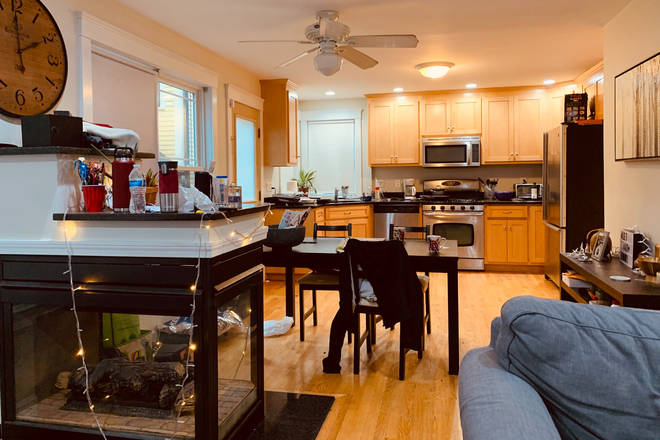 kitchen - living room - LUXURY 5 large bedrooms and 2.5 bathrooms ! Condo