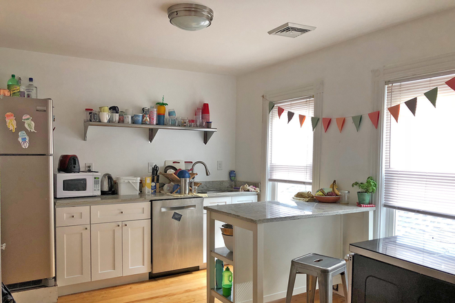 Kitchen - 4BR Renovated Apartments next to Fletcher Field/TUFTS