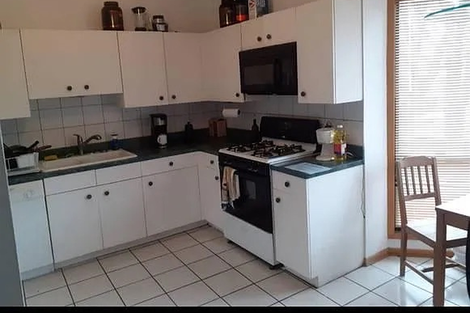 kitchen - Garibaldi Square Apartments