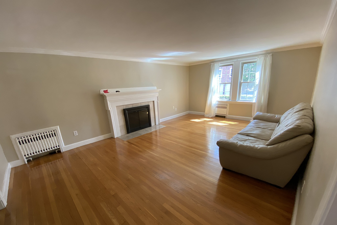 Living Room - **MOVE IN 08/01/2025**LARGE 3 BED 2 BATH BRIGHTON APARTMENT - OFF STREET PARKING - WALK TO CAMPUS!!