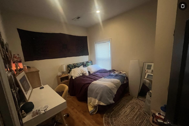 bedroom - Private room in mIssion hill. 1 min from GreenLine and stop & shop. 15 min walk to campus