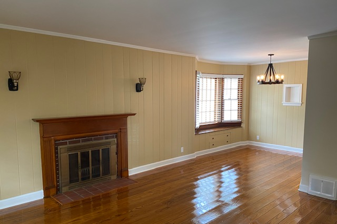 101 Oberlin Court Living Room - 101 Oberlin Ct, $4150 per student per semester House