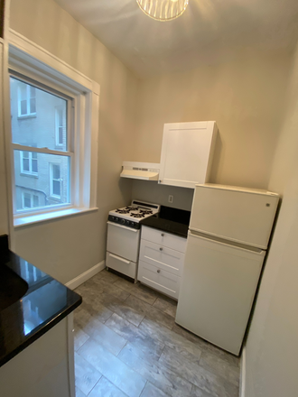 ! - No fee Renovated AUGUST MOVE IN Comm Ave 2 bed, ht/hw included, lots of laundry Ref# 406918082 Apartments