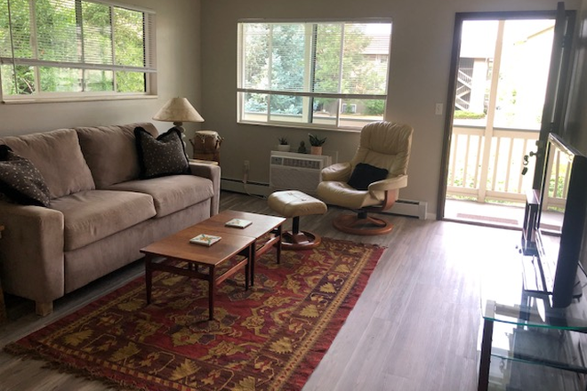 living room - Quiet furnished condo with lots of sunlight and greenspace