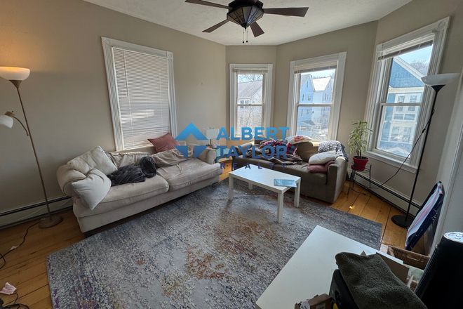 Living Room - Spacious 4 Bed 1 Bath with Laundry!!