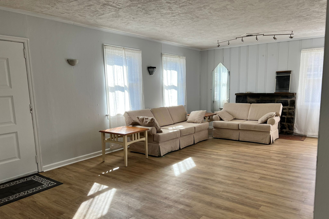 Living Room - Furnished room for PU affiliate only-Birch Ave-Princeton House