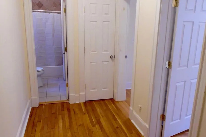 Entrance - Summer Term Sublet (F preferred) Apartments