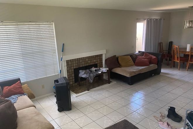 Living Room, currently unfurnished - Shared Female Oxford Room Across Campus Plaza Townhome