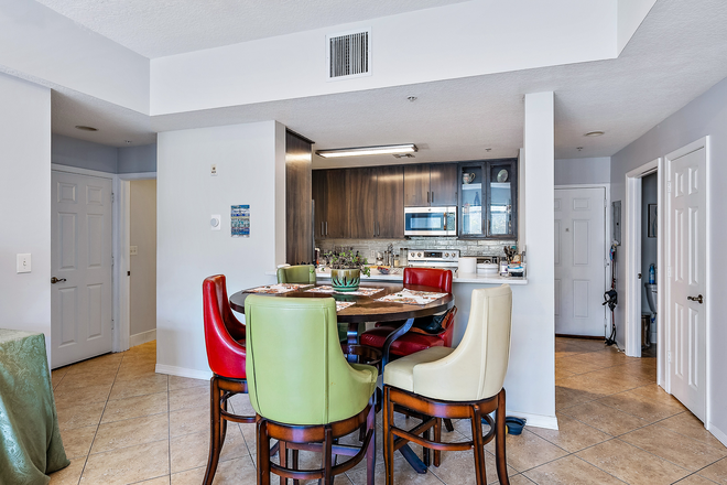 DIning - Walk to FAU Jupiter Campus - Abacoa Town Center 2bd/2bth in Jupiter; Apartments