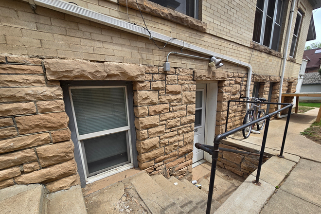 Outside Front Door view - House Close to Campus (LEASE TAKEOVER)