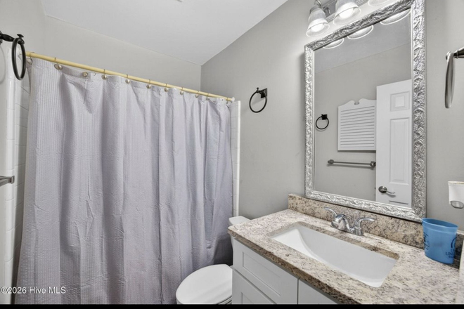 Bathroom - Townhouse close to campus!