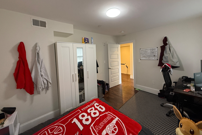 Bedroom - LAUNDRY IN UNIT! 4Bed/2Bath - Tons of Sunlight! Apartments