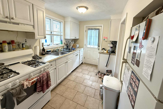 Kitchen - 3 bed, 1 bath on 32 Adams St. Medford