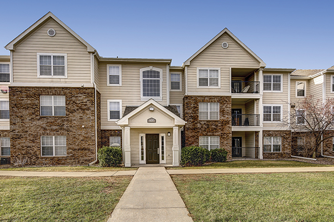 outside view - The Summit and Jacob Heights Apartments