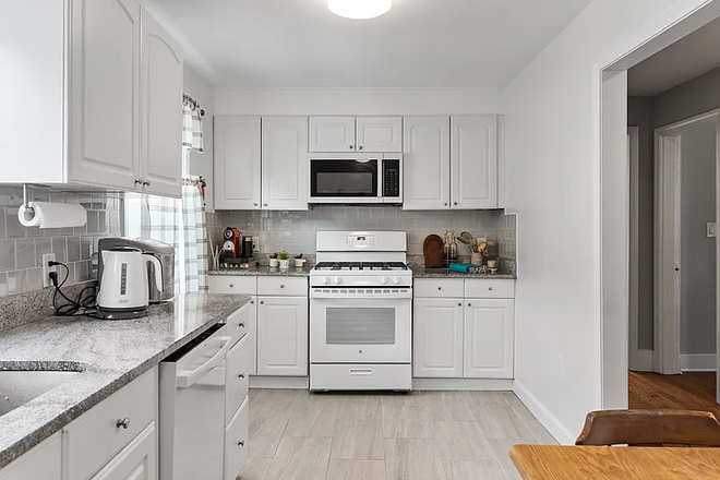 Kitchen - 1 Bed Available in 5-bed 2-bath on 282 Boston Ave, Unit 2 Apartments