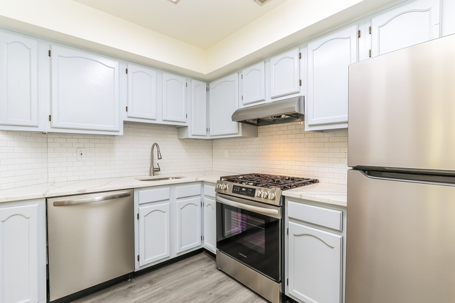 Kitchen - 2BR Condo-Rainier Ct-Princeton