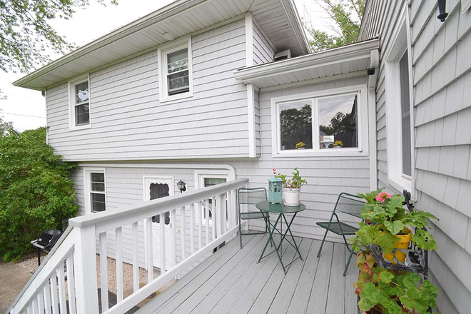 Exterior - 26 Earles Court - Narragansett Pier House