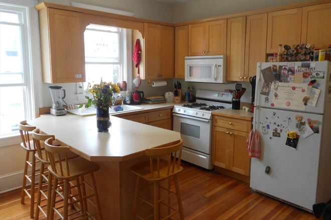. - Fabulous 3 Bed/2 Bath w/ LAUNDRY IN UNIT & 1 OFF-STREET PARKING! Hot Water Included! Avail. 9/1/25