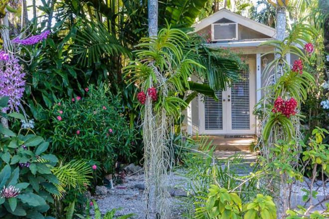 3737 Loquat avenue - Grove Cottage