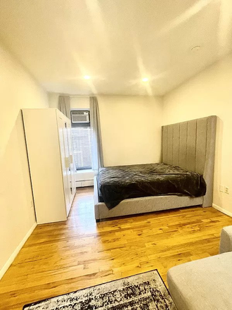 King size Bed - Studio Apartments