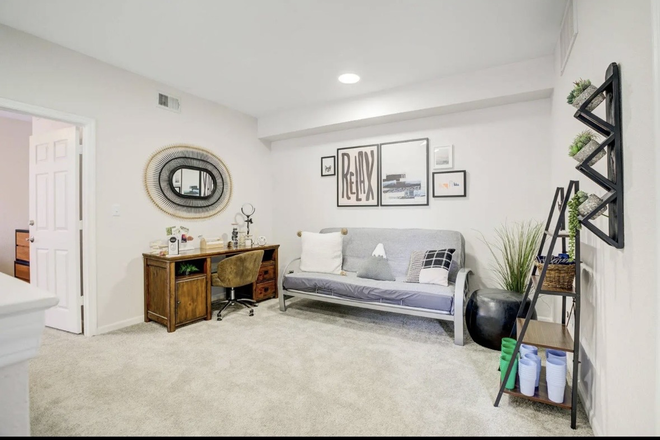 Loft - Private Bed and Bath in female 4x4 apartment at The Lofts