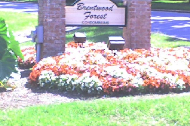 Brentwood Forest Condominium Community sign welcoming you home - PERFECT TOWNHOUSE FOR 3 WU OR MED SCHOOL ROOMMATES - FAST ACCESS TO MAIN AND HILLTOP CAMPUSES