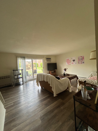 Living room - Townehouse of Amherst, Summer Sublet