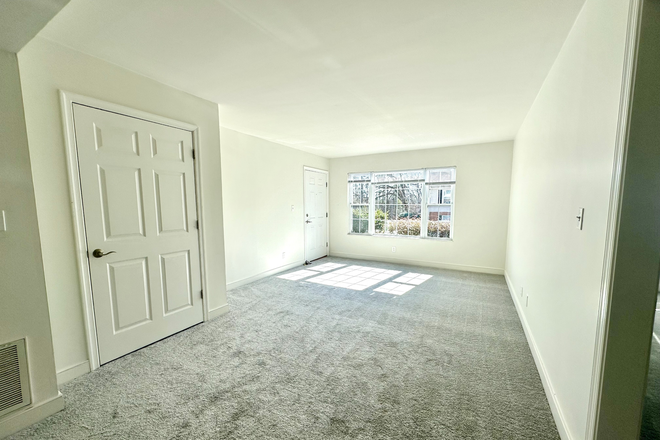 Living Room - Fountain Court Apartments