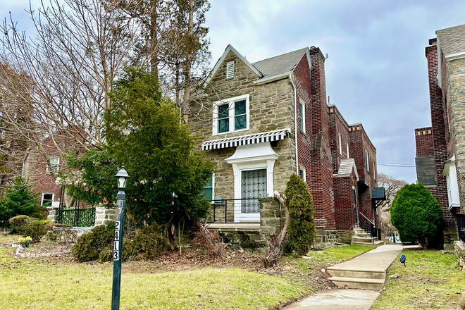 Exterior - Prime SJU Location: 4-Bedroom Student Housing Across the Street from Campus Townhome