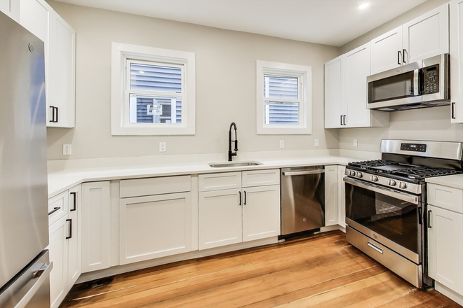 apartment - Umass/JFK/4bedrooms Apartments