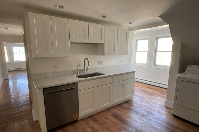 Lots of light. - Full Top Floor 3 Bedroom Unit—Newly Remodeled Triplex