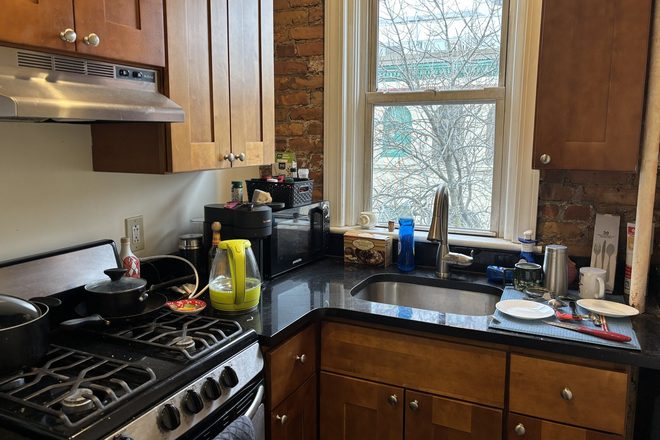 . - BEAUTIFUL 3 Bedroom 1 BA on Hemenway St Avail 9/1 Apartments