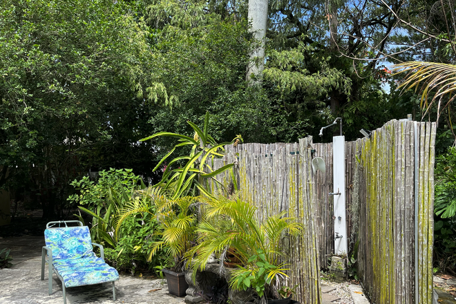 Backyard shower - Wooden Florida home 3 bedrooms-master bedroom + ensuite, 2 bedrooms shared bathroom fenced yard POOL