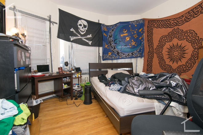 Bedroom - Spacious 6 bed 2 bath 9/1/2025 Apartments