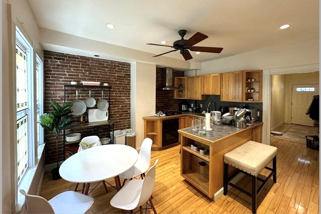 . - Bright&Sunny 2 Bed / 1 Bath w/ LAUNDRY IN UNIT!! Available 9/1/25! Roof deck!