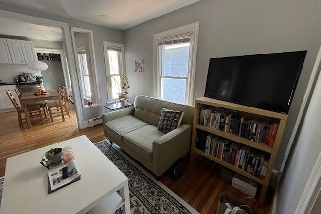 LIVING - BEAUTIFUL 3 BED AVAIL. 8/1/25!