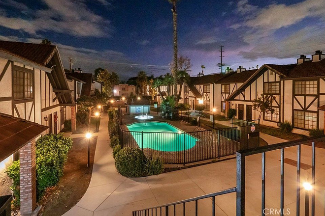 POOL - Canyon Court Condominiums