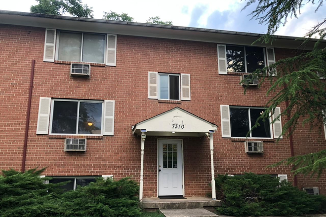 Exterior - Sublease Private Bedroom in a 2 Bed 1 Bath Apartments