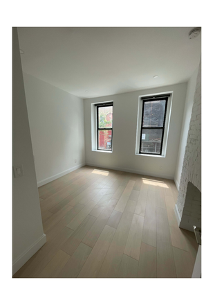 Bedroom available - Looking for a roommate in East Village (Queer/BIPOC friendly)