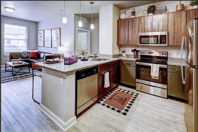 Kitchen - U Club Spring Term Sublease, pleasant view, nice amenities Apartments