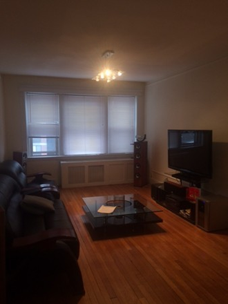 Call NOW for showings! 617-236-8600 - COMM AVE - TOP FLR 3BR/1BA NEXT TO BC AVAIL *8/24/2026* W/ H&HW INC, IN UNIT LNDRY, RNTL PRKNG! Condo