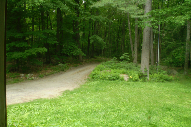 driveway - Quiet place to study,  private suite,  rural but only 10 min. from campus House