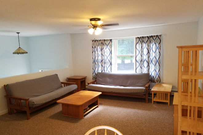 living room - 2337 Kingstown Road - Available Summer '26 (Jun-Sep) & Academic Yr '26-'27 (Sep-May) House