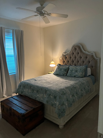 Bedroom - Queen size bed - Quiet residential neighborhood, close to 526 and Daniel Island