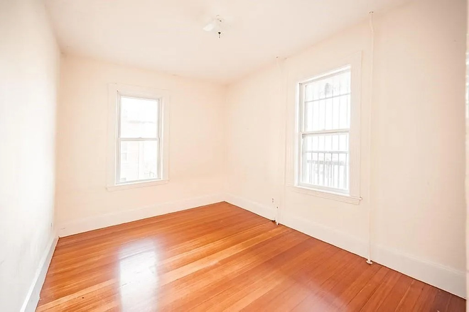 Bedroom - Private Room Mission Hill 750 (720 if owner doesn't increase rent) Apartments