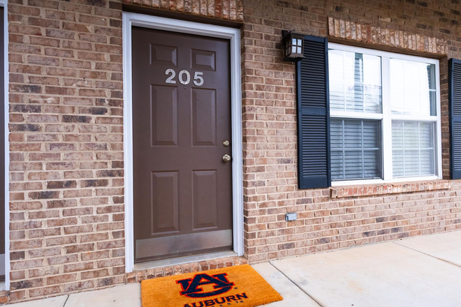  - 402 W. Glenn, Unit B-205